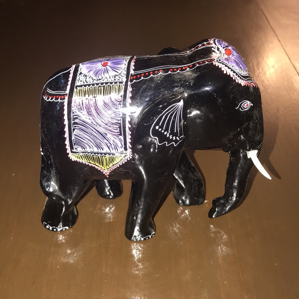 Hand Painted Black Lacquered Elephant - Picture 5 of 10
